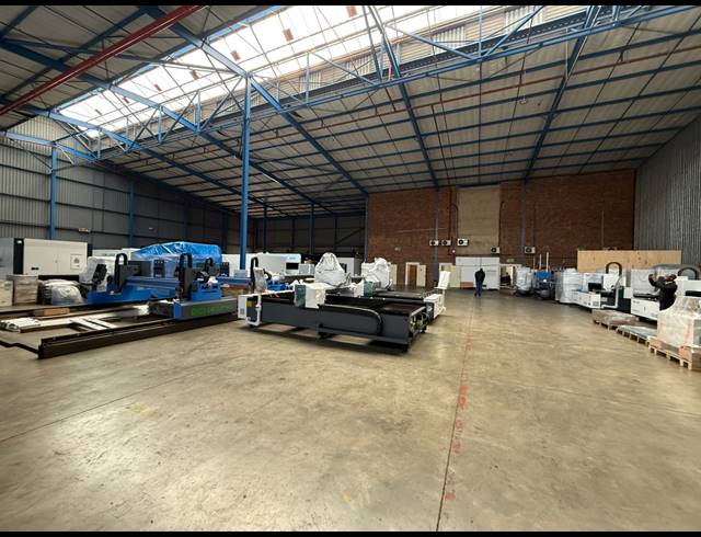2,169M² WAREHOUSE TO LET IN SPARTAN